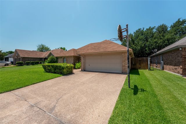 6502 Country Creek Drive, Arlington, TX 76001