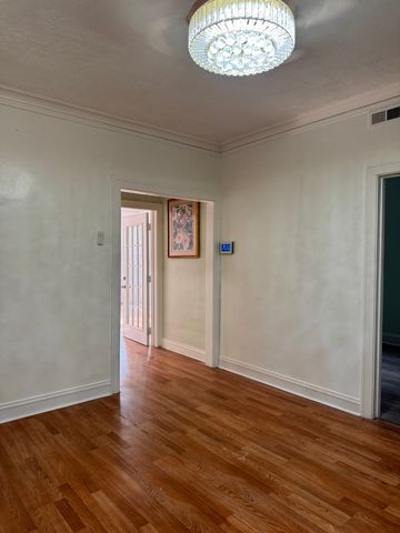 6113 S Sacramento Avenue, Chicago, IL 60629