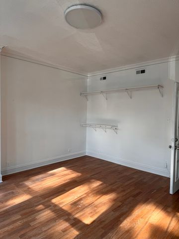 6113 S Sacramento Avenue, Chicago, IL 60629