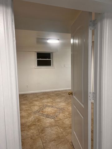 6113 S Sacramento Avenue, Chicago, IL 60629