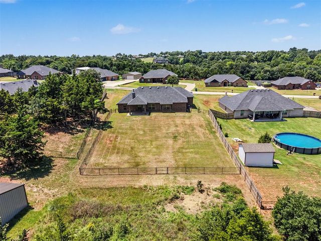 350 Maple Drive, Guthrie, OK 73044
