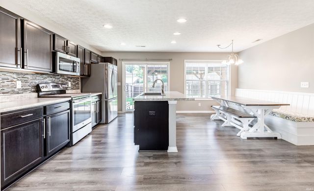 823 Groveview Court, Evansville, IN 47711