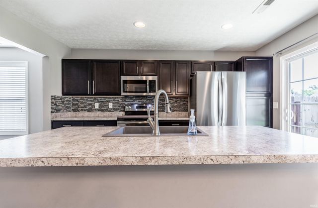 823 Groveview Court, Evansville, IN 47711