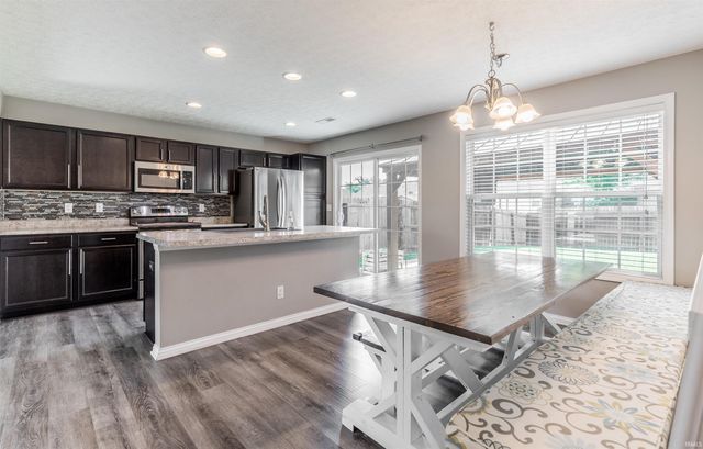 823 Groveview Court, Evansville, IN 47711