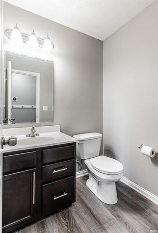 823 Groveview Court, Evansville, IN 47711