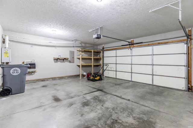 823 Groveview Court, Evansville, IN 47711