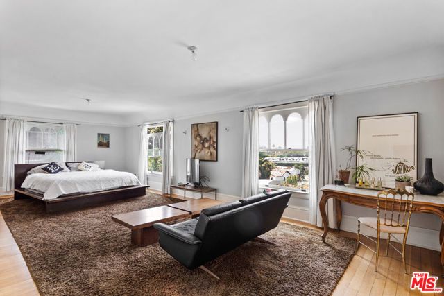 1046 W KENSINGTON Road, Los Angeles, CA 90026
