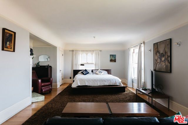 1046 W KENSINGTON Road, Los Angeles, CA 90026