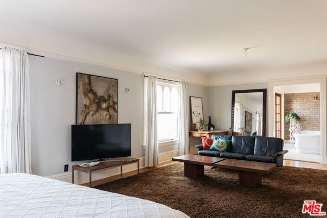 1046 W KENSINGTON Road, Los Angeles, CA 90026