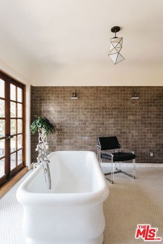 1046 W KENSINGTON Road, Los Angeles, CA 90026
