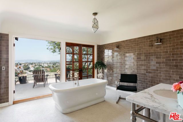 1046 W KENSINGTON Road, Los Angeles, CA 90026