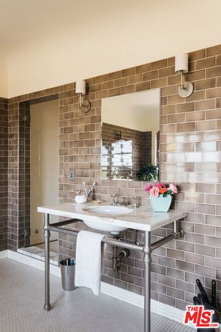 1046 W KENSINGTON Road, Los Angeles, CA 90026