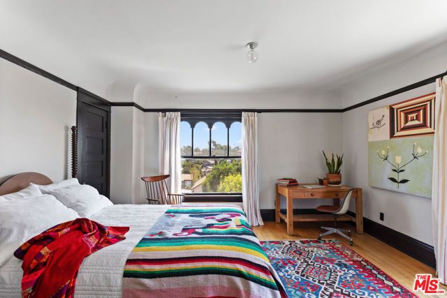 1046 W KENSINGTON Road, Los Angeles, CA 90026
