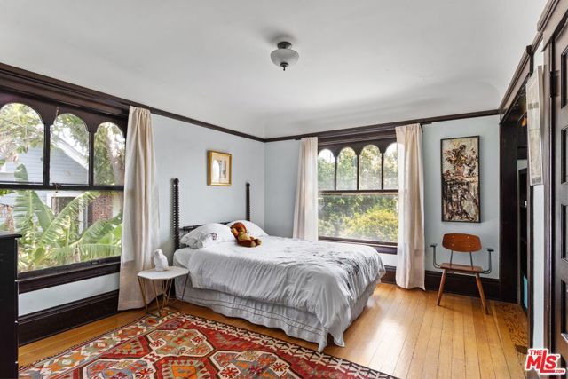 1046 W KENSINGTON Road, Los Angeles, CA 90026