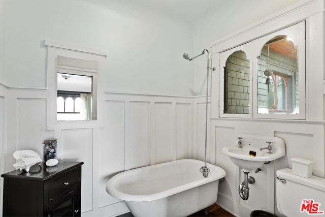 1046 W KENSINGTON Road, Los Angeles, CA 90026