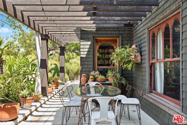 1046 W KENSINGTON Road, Los Angeles, CA 90026