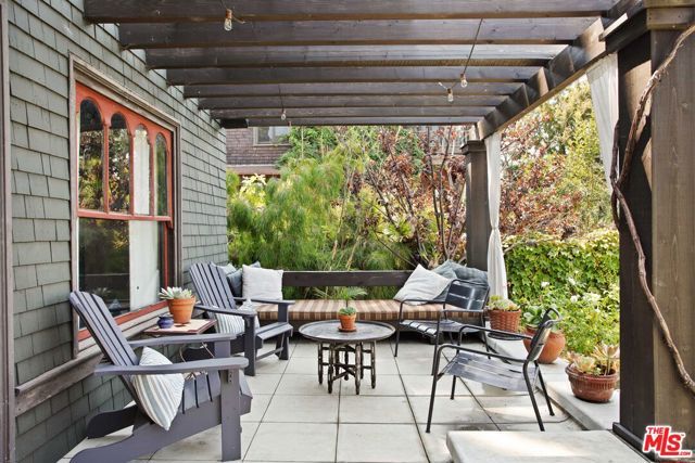1046 W KENSINGTON Road, Los Angeles, CA 90026
