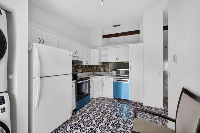 1025 Green Pine Boulevard F, West Palm Beach, FL 33409