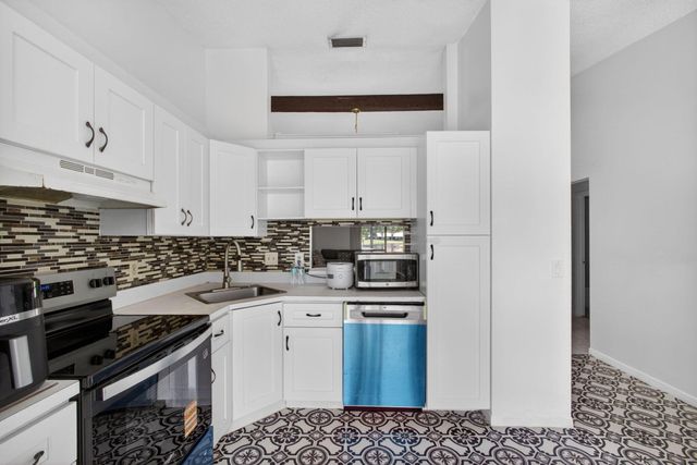 1025 Green Pine Boulevard F, West Palm Beach, FL 33409