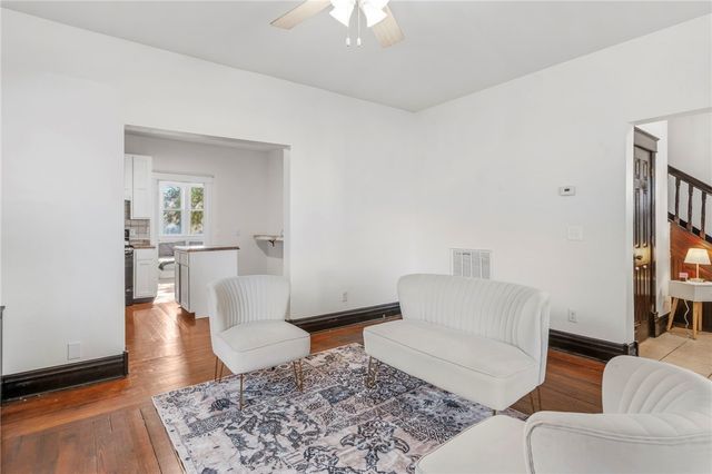 120 S Collins Avenue, Gentry, AR 72734