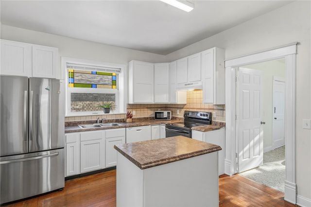 120 S Collins Avenue, Gentry, AR 72734