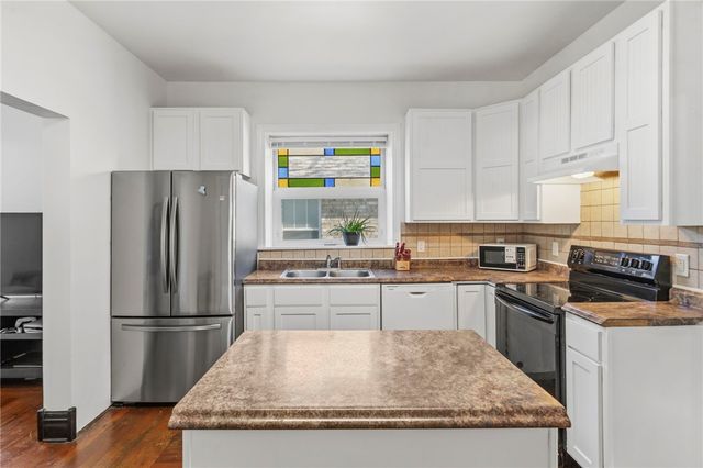 120 S Collins Avenue, Gentry, AR 72734