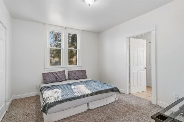 120 S Collins Avenue, Gentry, AR 72734