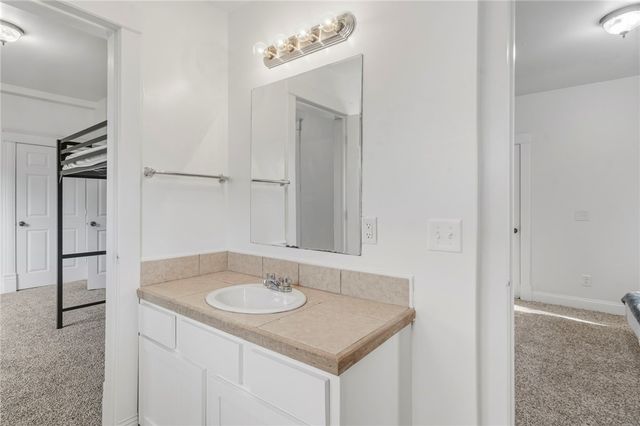 120 S Collins Avenue, Gentry, AR 72734