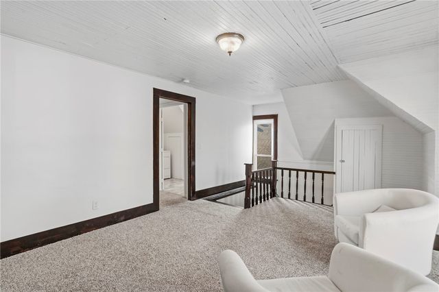 120 S Collins Avenue, Gentry, AR 72734