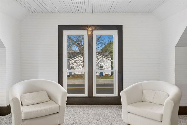 120 S Collins Avenue, Gentry, AR 72734