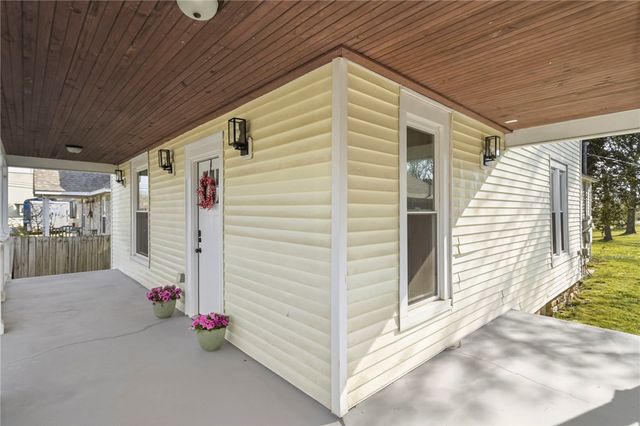 120 S Collins Avenue, Gentry, AR 72734