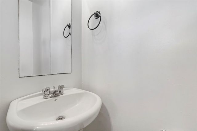 120 S Collins Avenue, Gentry, AR 72734