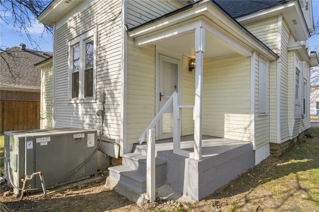 120 S Collins Avenue, Gentry, AR 72734