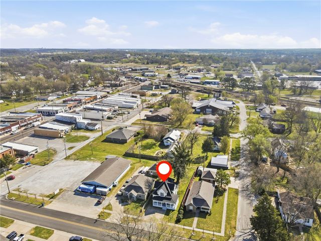 120 S Collins Avenue, Gentry, AR 72734