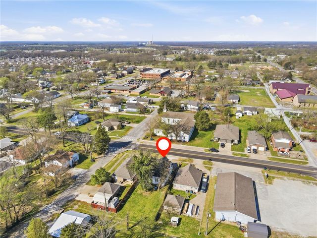 120 S Collins Avenue, Gentry, AR 72734