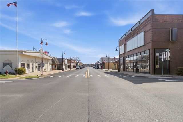 120 S Collins Avenue, Gentry, AR 72734