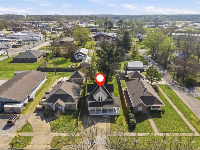 120 S Collins Avenue, Gentry, AR 72734