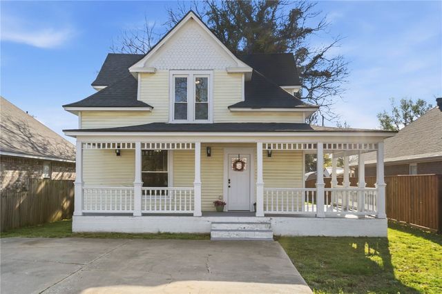 120 S Collins Avenue, Gentry, AR 72734