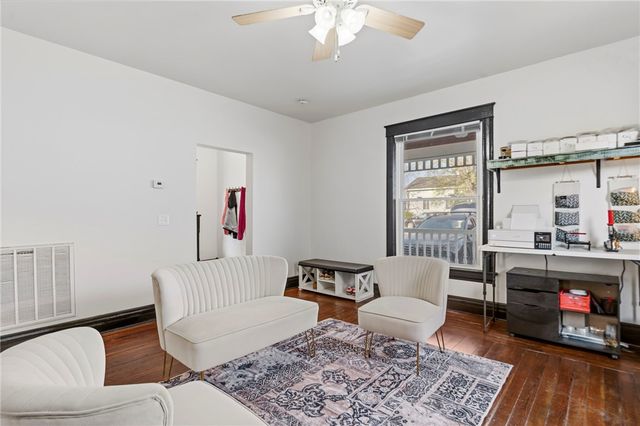 120 S Collins Avenue, Gentry, AR 72734