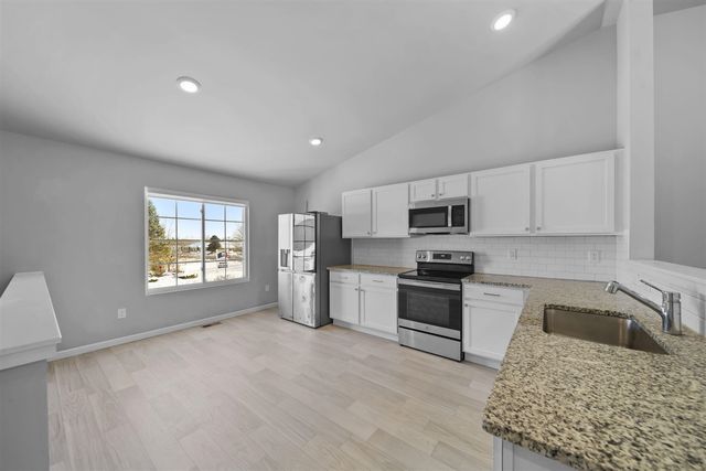 130 Lighthouse Lane, Brooklyn, MI 49230