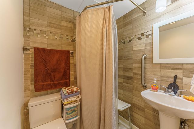 745 Manchester Avenue, Westchester, IL 60154