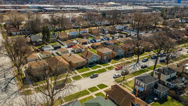 745 Manchester Avenue, Westchester, IL 60154