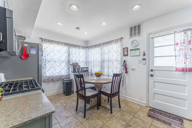 745 Manchester Avenue, Westchester, IL 60154