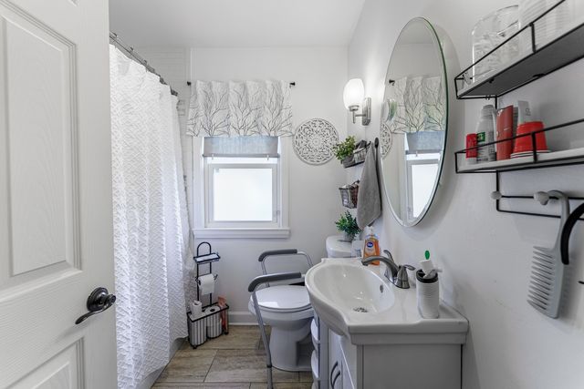 745 Manchester Avenue, Westchester, IL 60154