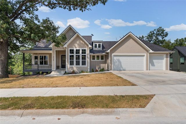 2125 Collins Drive, Pea Ridge, AR 72751