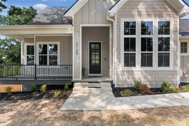 2125 Collins Drive, Pea Ridge, AR 72751