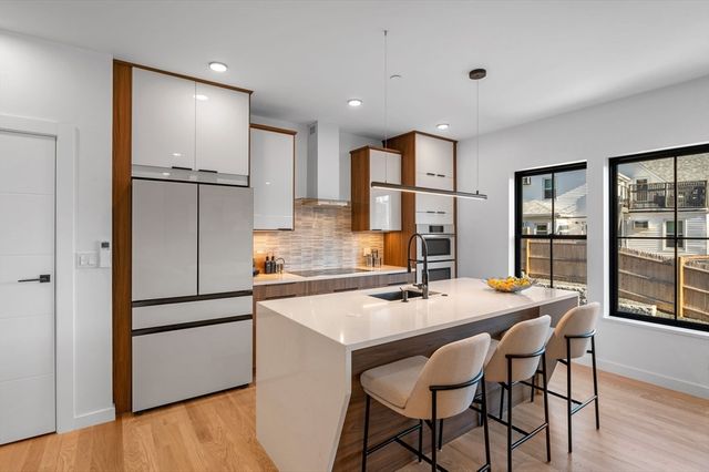 11 Boynton Street 103, Swampscott, MA 01907