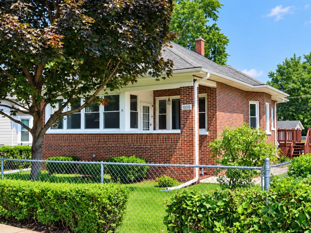 1000 Vine Street, Joliet, IL 60435 — exterior