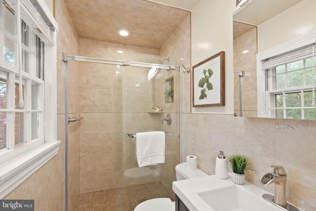 5924 KIMBLE CT, Falls Church, VA 22041