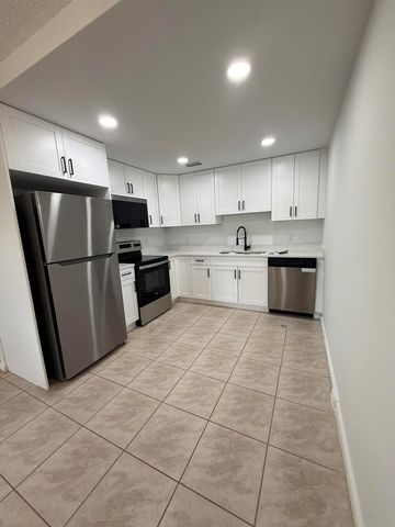 3089 Yarmouth E 3089, Boca Raton, FL 33434